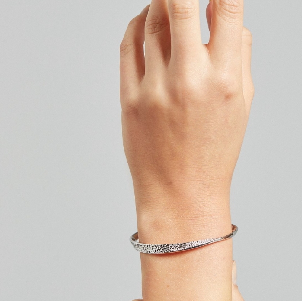 🛑TED BAKER Helmata Hammered Hoop Bangle